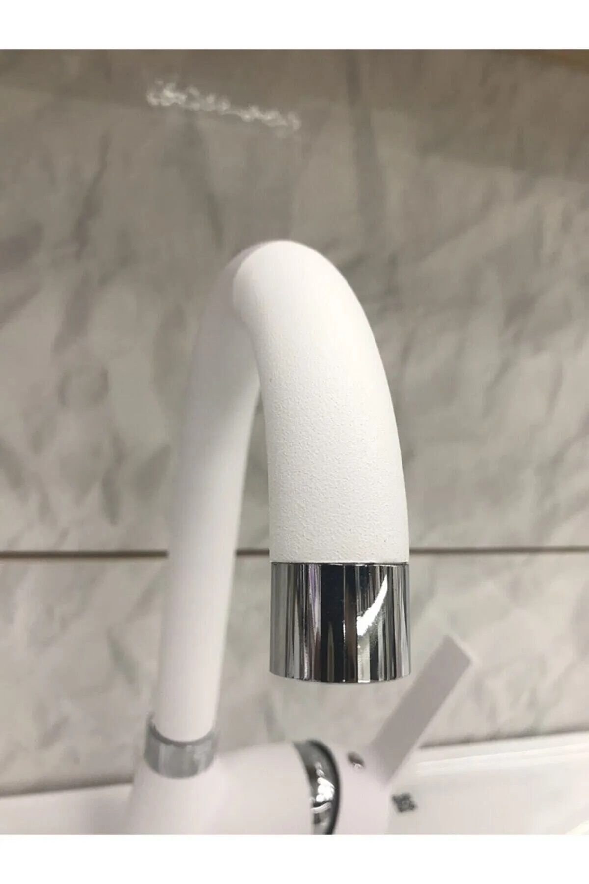 Beyaz Kısa Lavabo Bataryası Delta Banyo Sıcak Soğuk Su Girişli Musluk